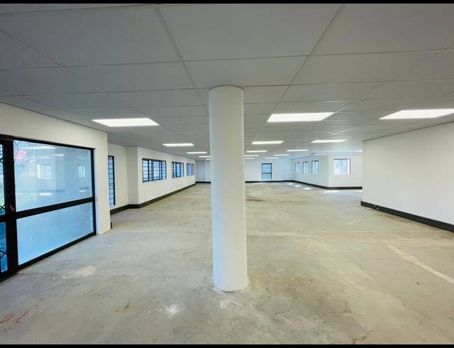 3,949M² OFFICE TO LET IN VORNA VALLEY